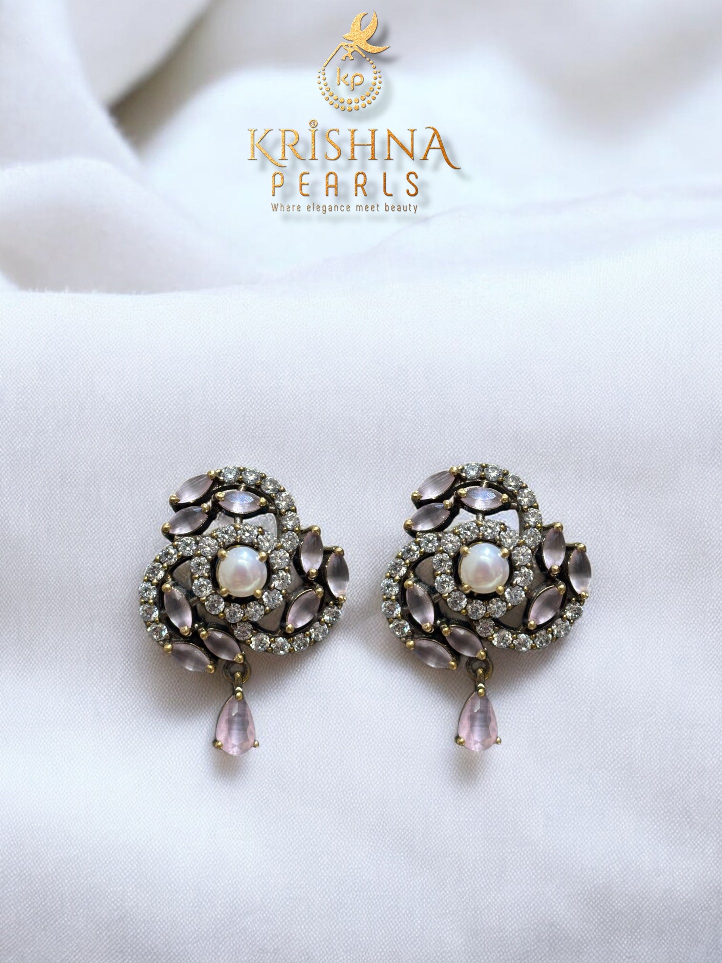 Adorable Rose Quartz Pendent With Pearls Necklace Set