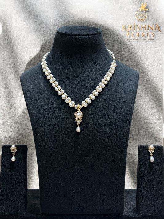 Cute Flora Pendent With Pearls Necklace Set