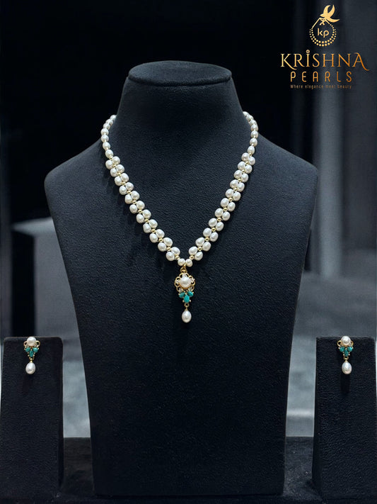 Adorable Turquoise Studded Pendent With Pearls Necklace Set