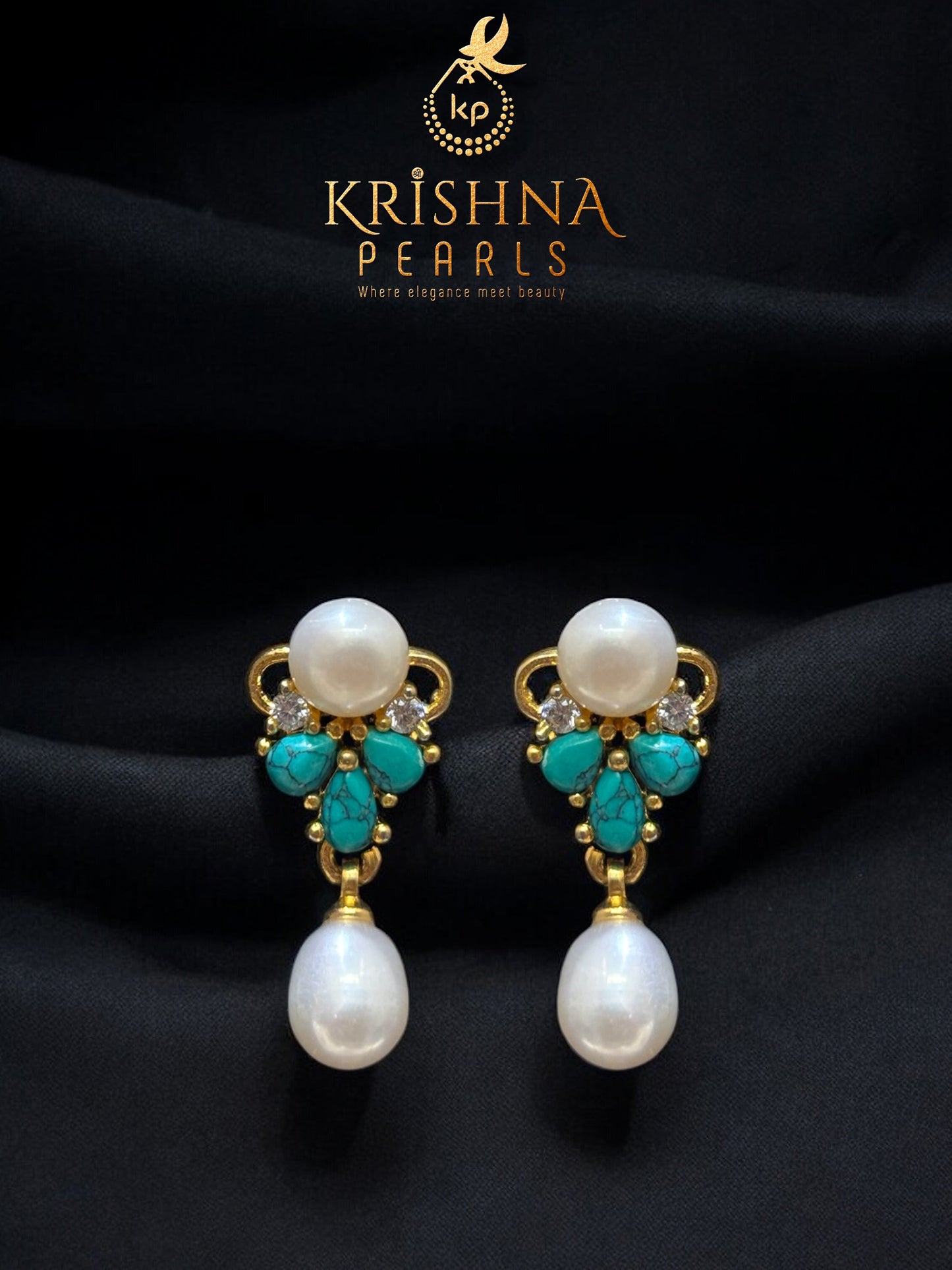 Adorable Turquoise Studded Pendent With Pearls Necklace Set