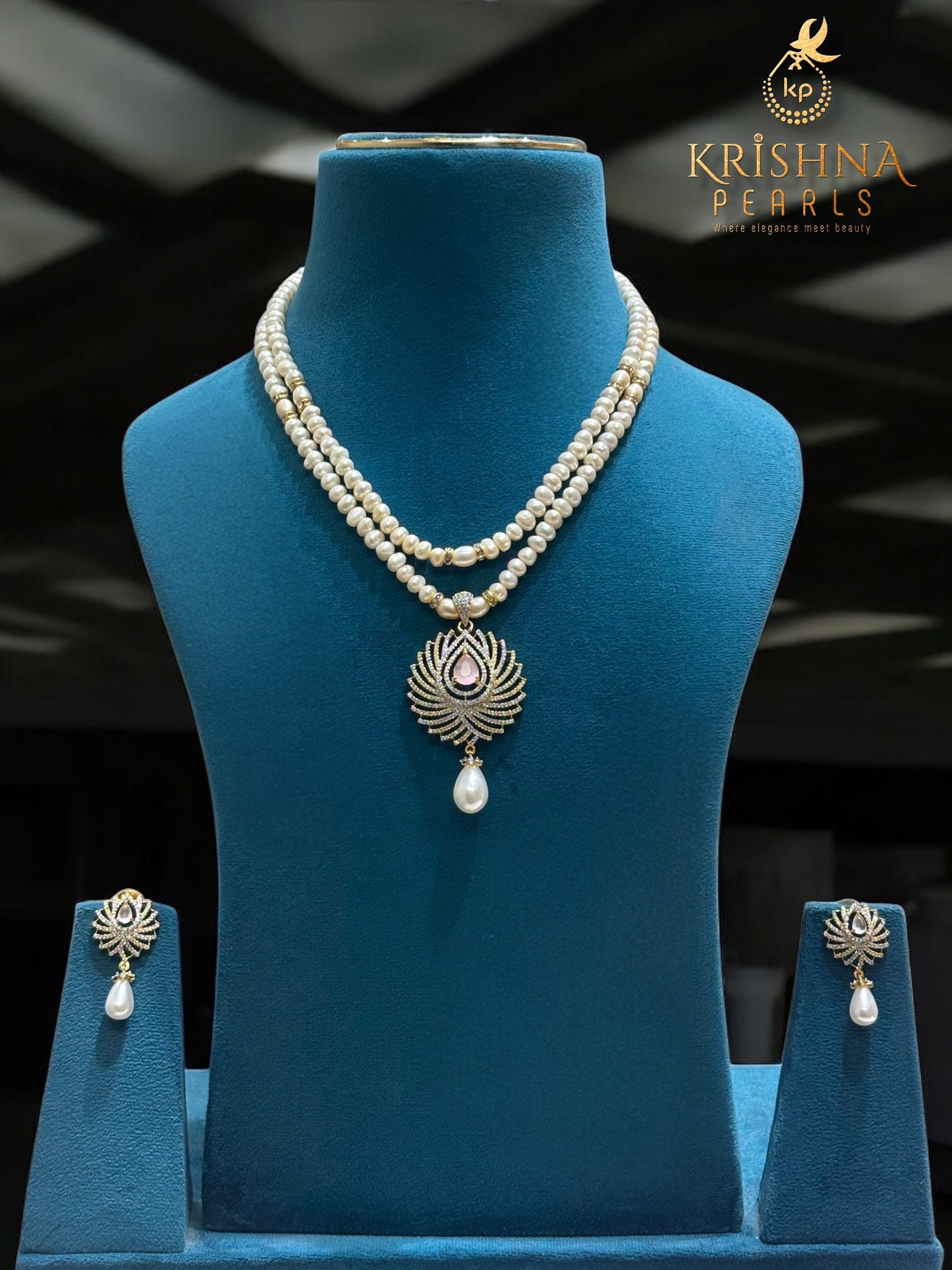 Adorable Rose Quartz Studded Pearls Necklace Set