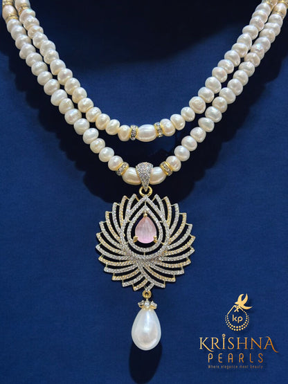Adorable Rose Quartz Studded Pearls Necklace Set