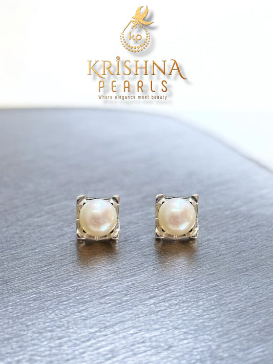 92.5 Silver Post Pin Luminous Pearl Quadrant Studs