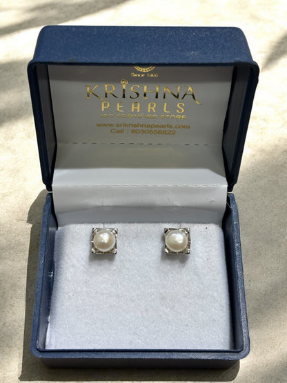 92.5 Silver Post Pin Luminous Pearl Quadrant Studs