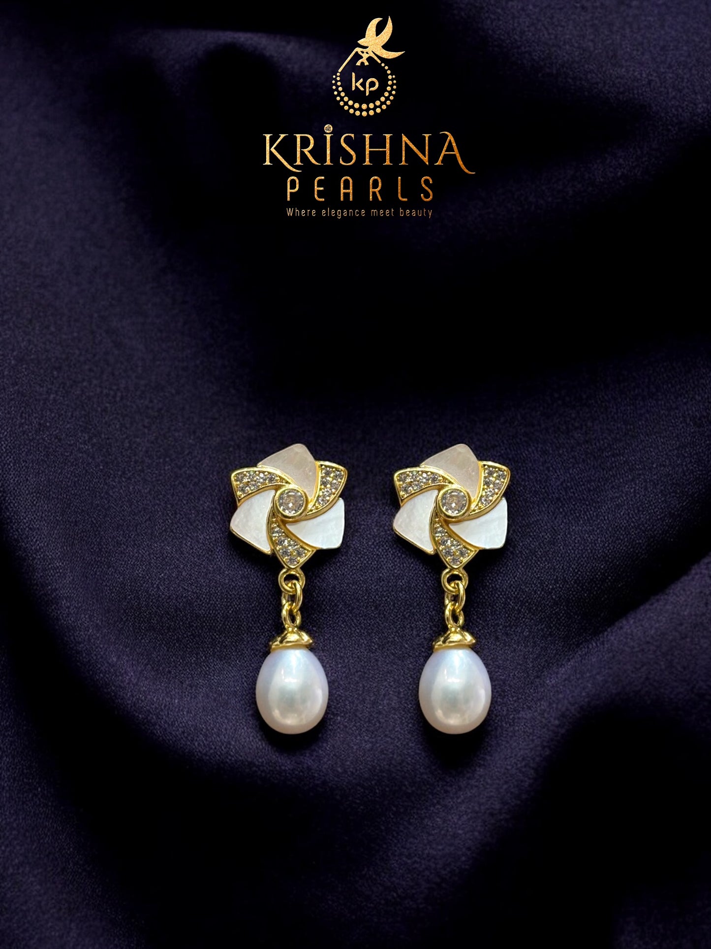 Beautiful Oyster Pendent With Pearls Necklace