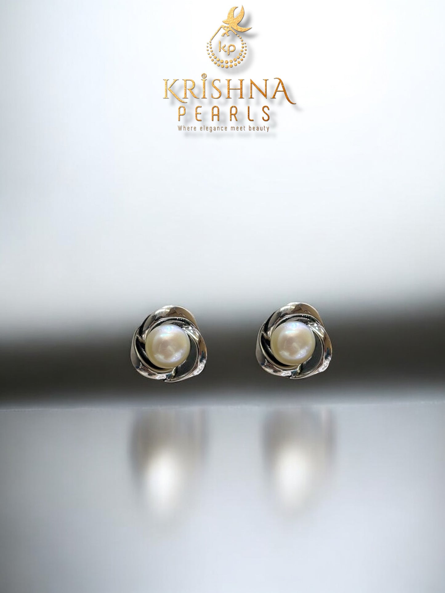 92.5 Post Pin Silver Pearl Lily Studs