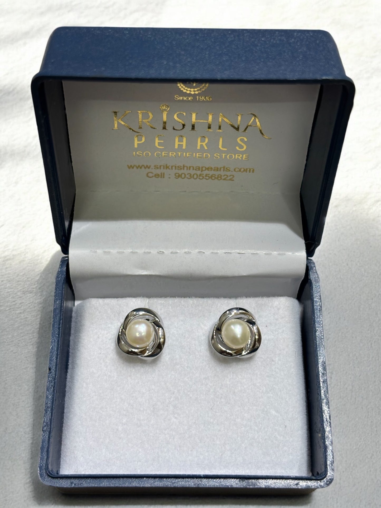 92.5 Post Pin Silver Pearl Lily Studs
