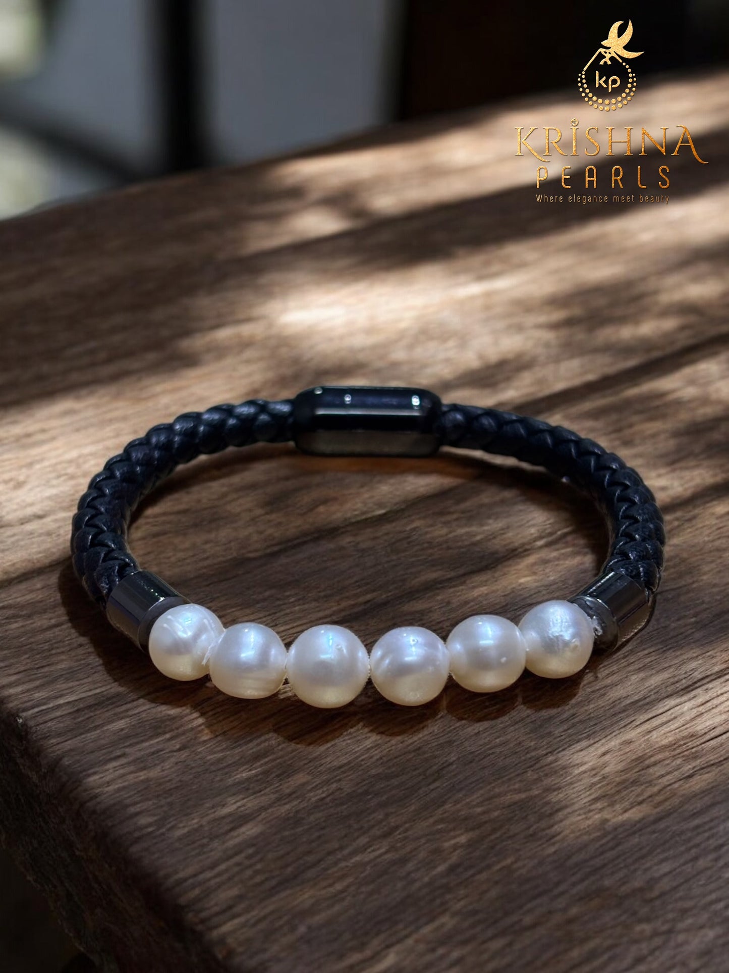 Modern 6 Pearls With Leather Magnetic Bracelet