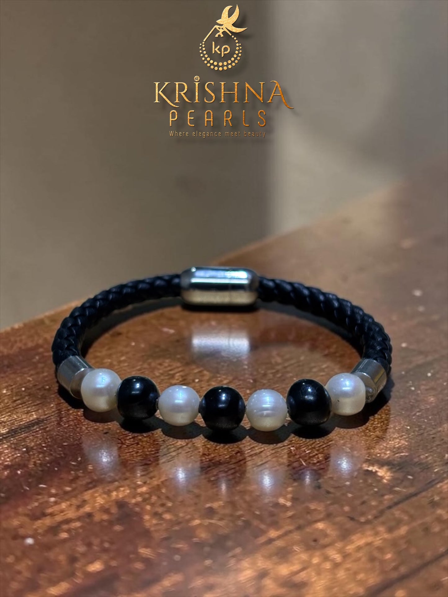 Modern 7 Pearls With Leather Magnetic Bracelet