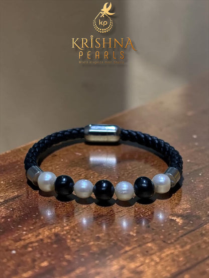 Modern 7 Pearls With Leather Magnetic Bracelet
