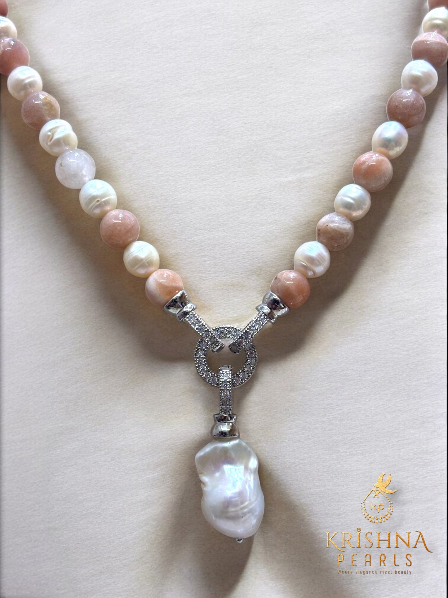 Adorable Peach MoonStone & Pearls Necklace Set