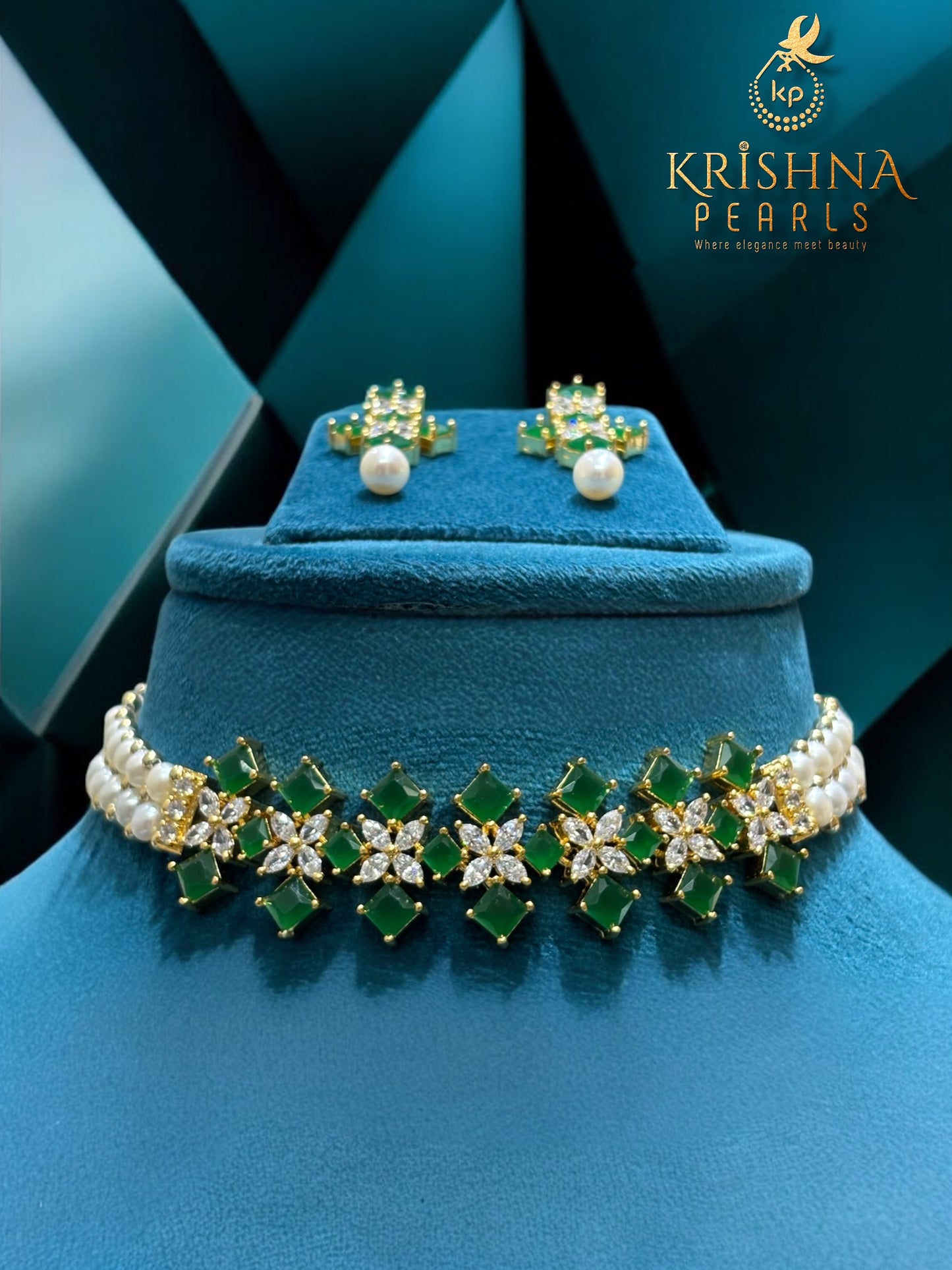 Elegant Emerald Studded Button Pearls Choker Set