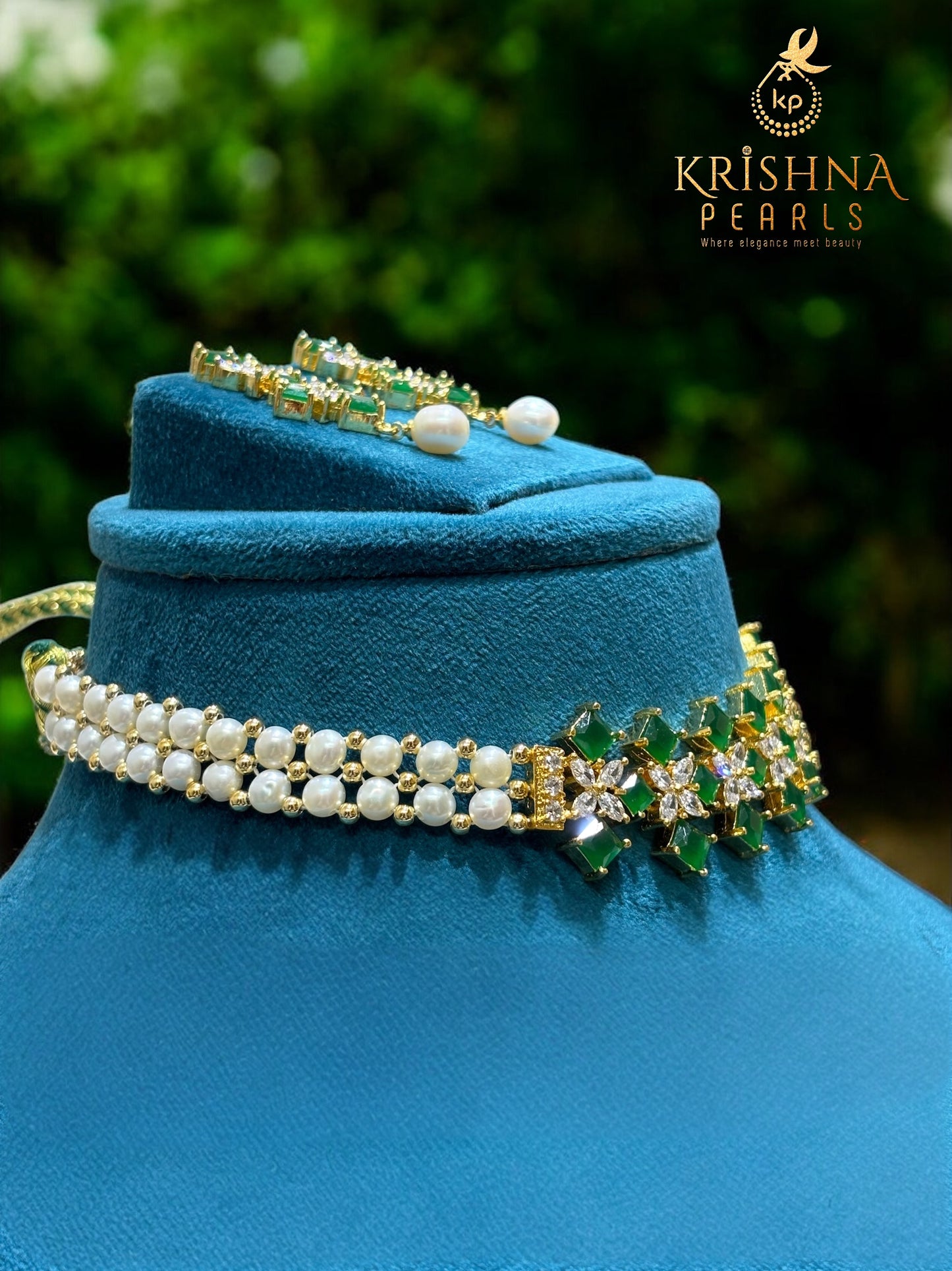 Elegant Emerald Studded Button Pearls Choker Set