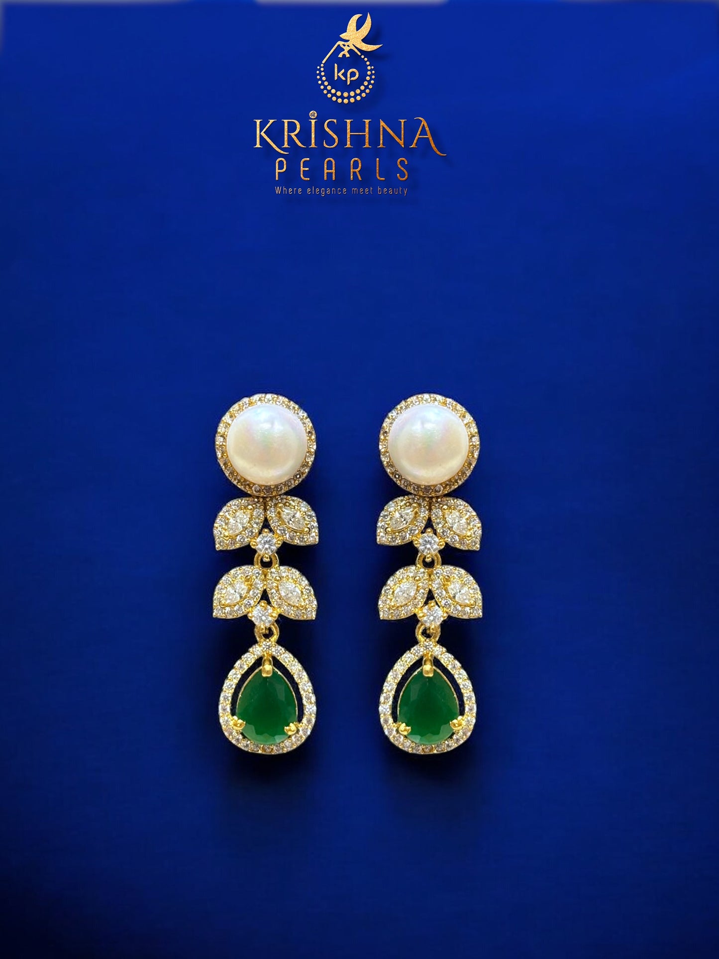 Lustrous Petal Emerald Drop & Pearls Necklace Set