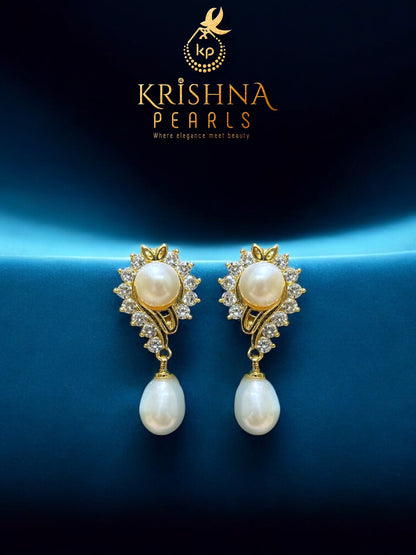 Classy Single Line Pearls Pendent Set