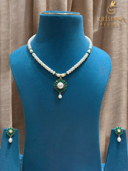 Emerald Petal Pearls Necklace Set