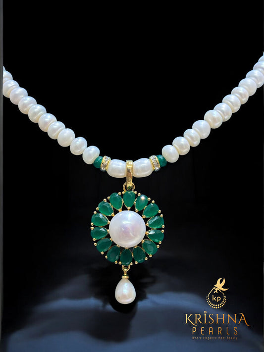 Emerald Petal Pearls Necklace Set