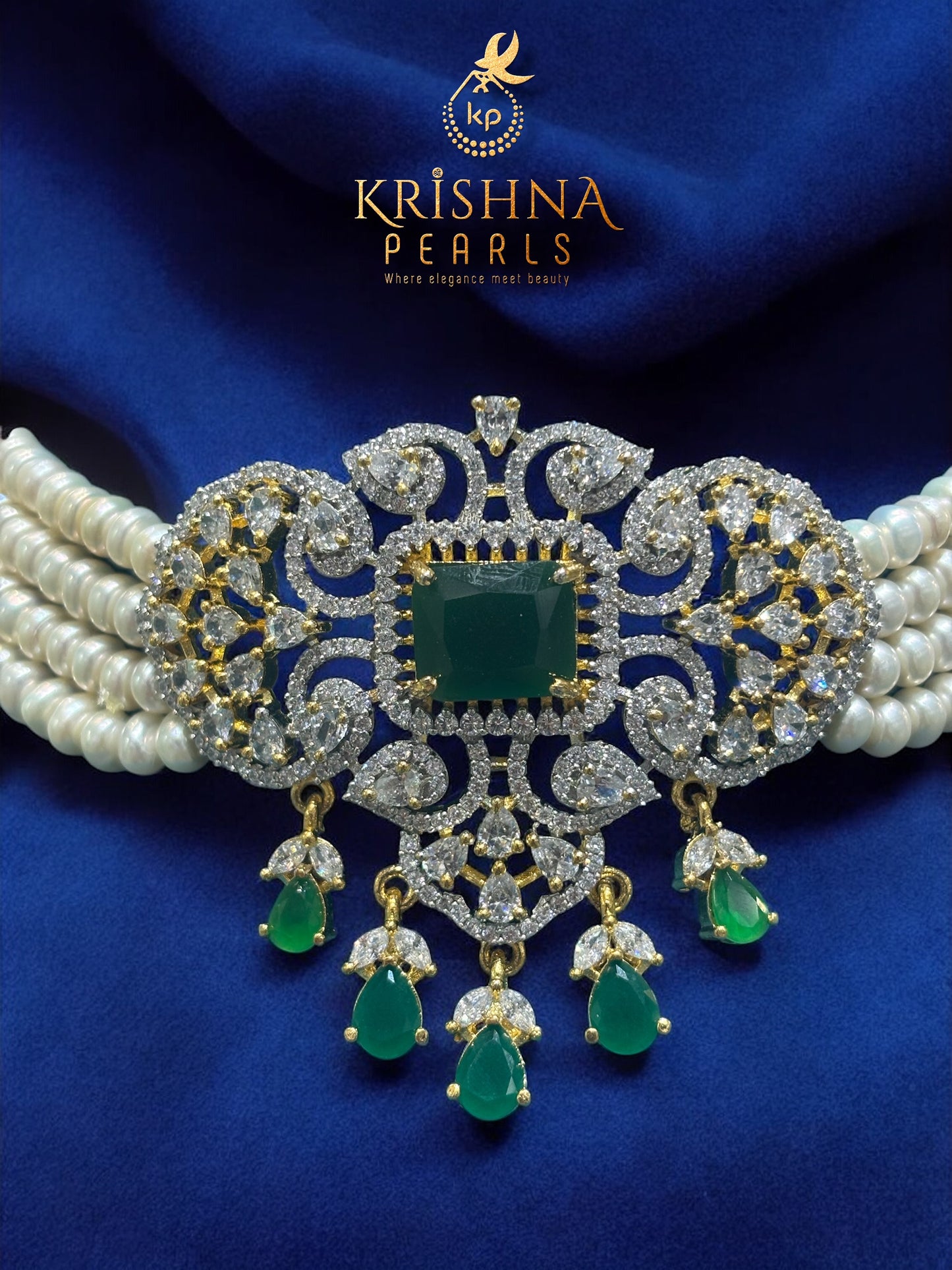 Heritage Emerald Pendent & Pearls Choker Set