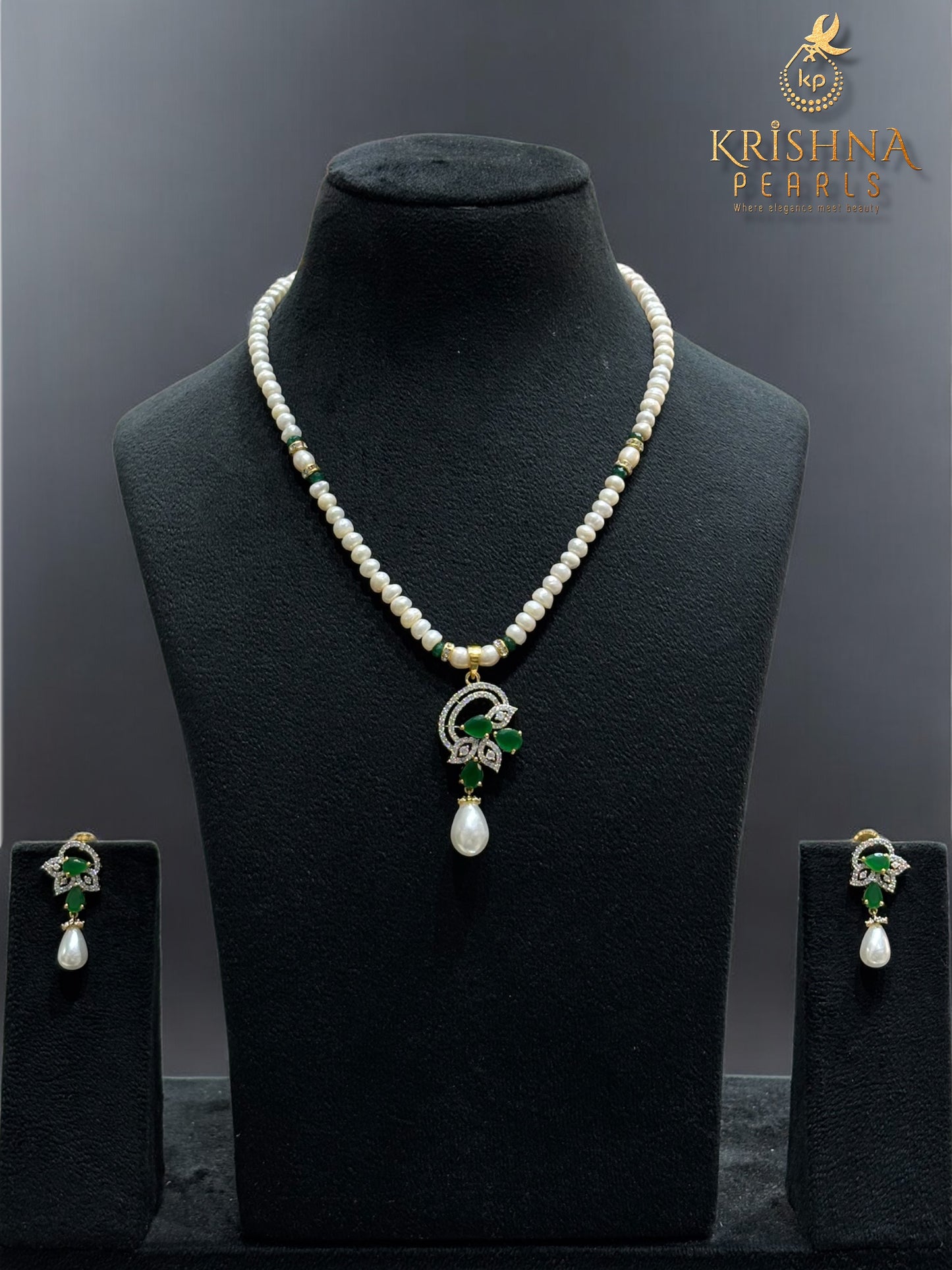 Beautiful Emerald Studded Pearls Necklace Set