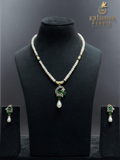 Beautiful Emerald Studded Pearls Necklace Set