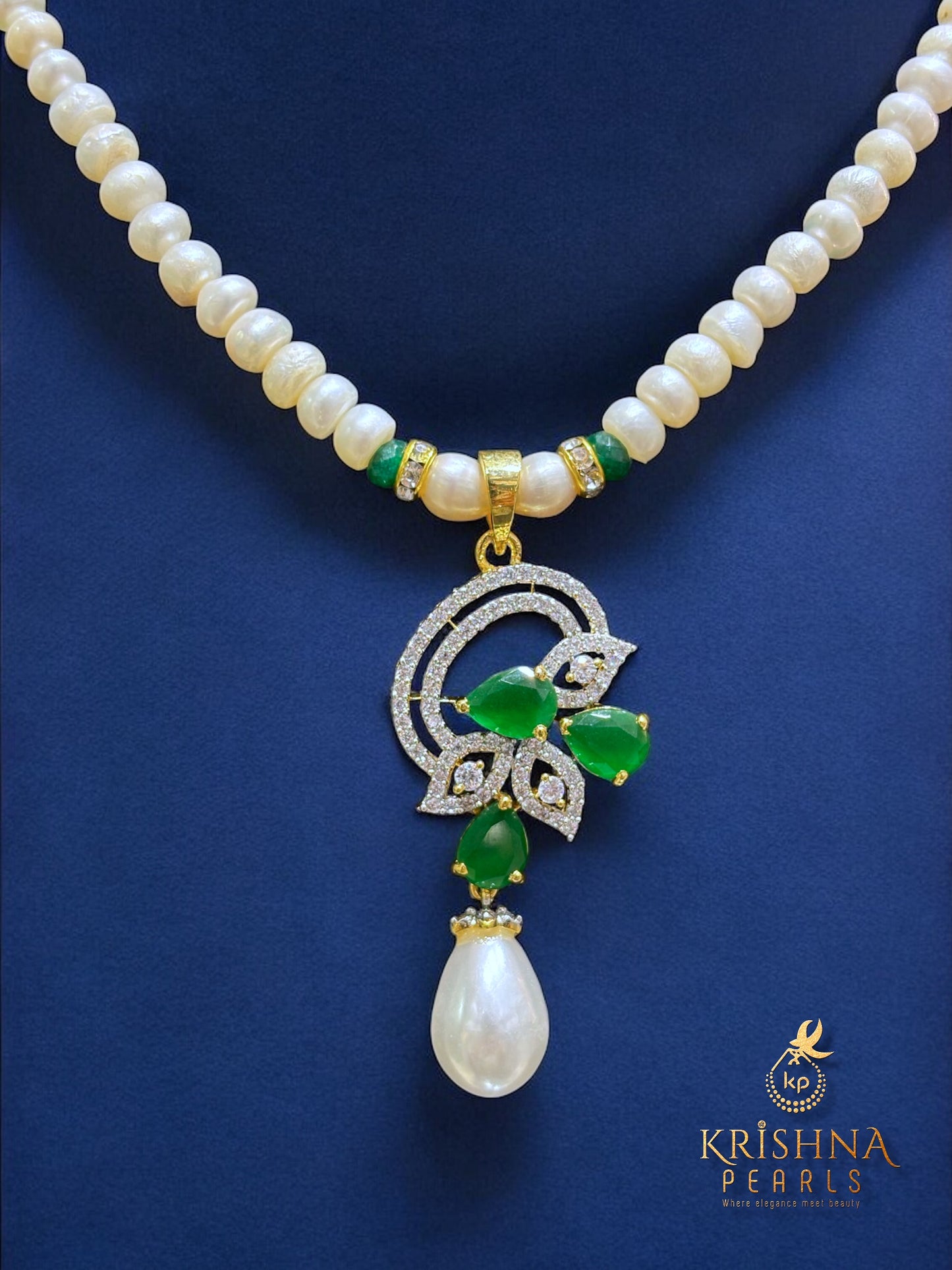 Beautiful Emerald Studded Pearls Necklace Set
