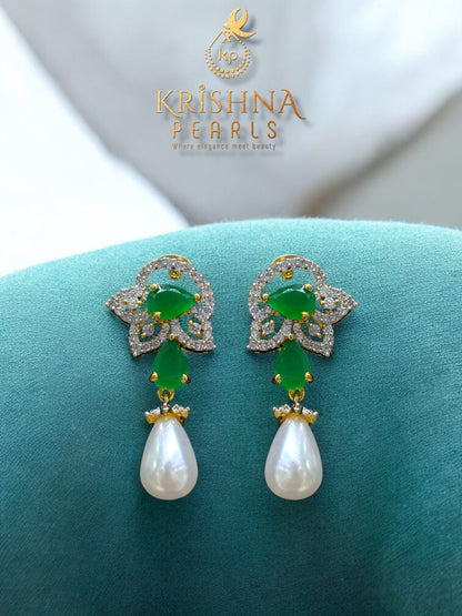 Beautiful Emerald Studded Pearls Necklace Set