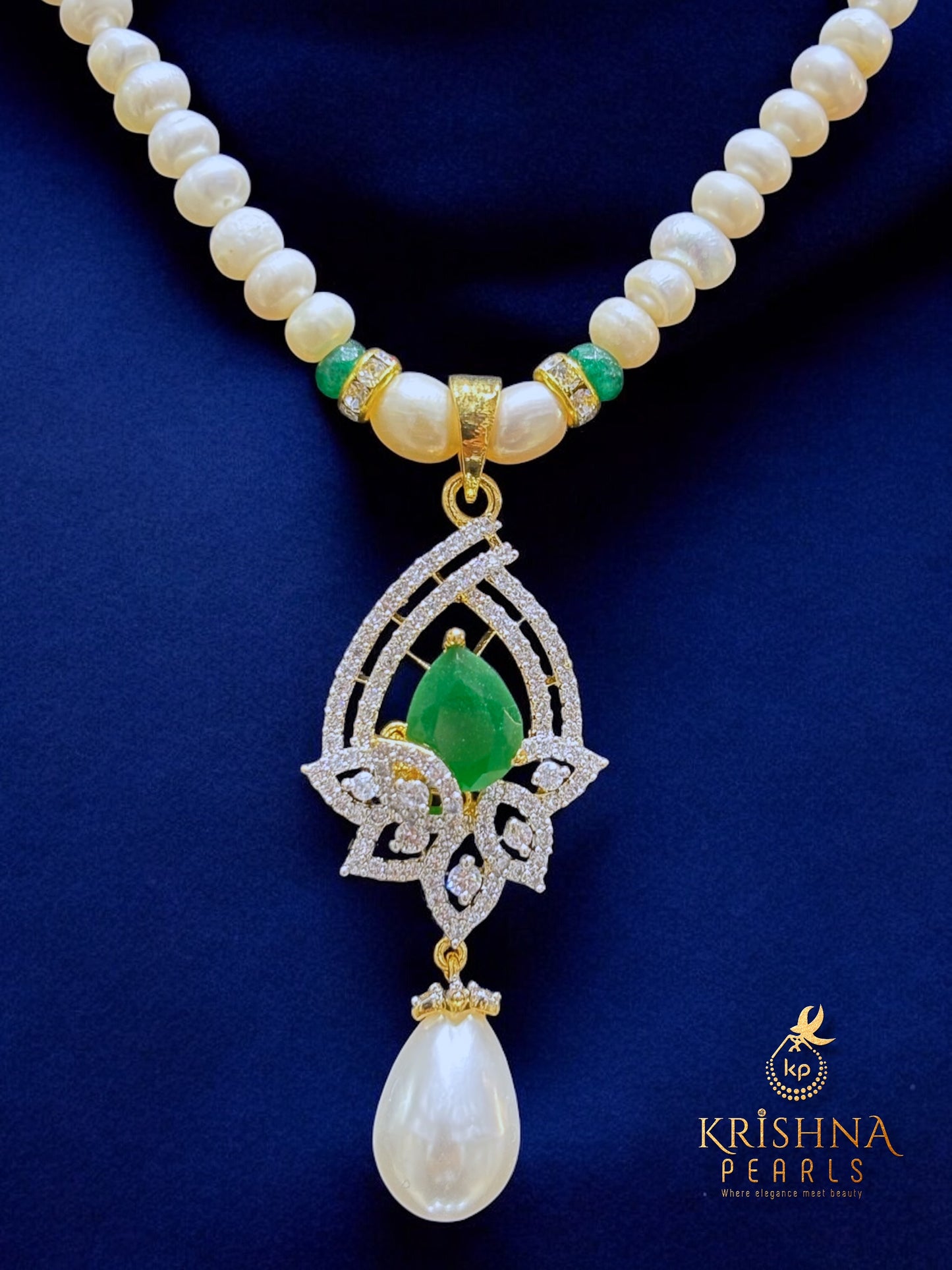 Beautiful DropCut Emerald Studded Pearls Necklace Set