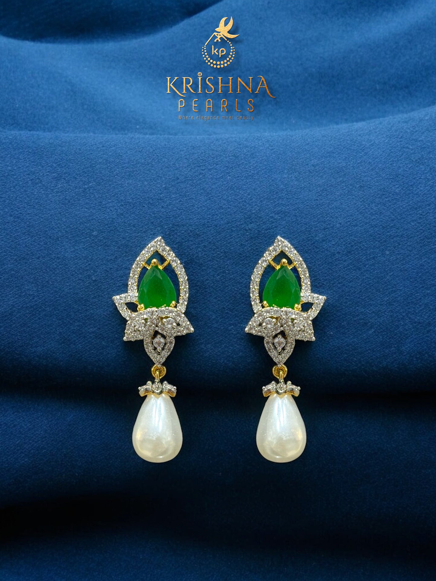 Beautiful DropCut Emerald Studded Pearls Necklace Set
