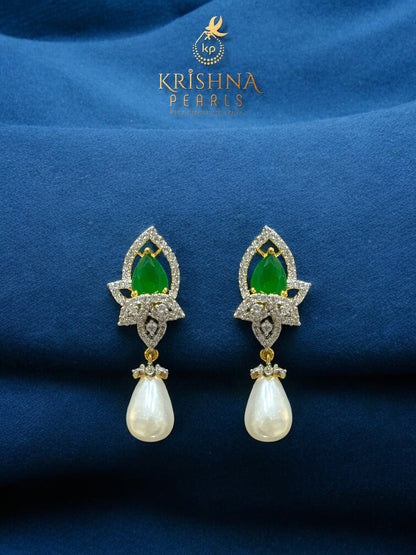 Beautiful DropCut Emerald Studded Pearls Necklace Set