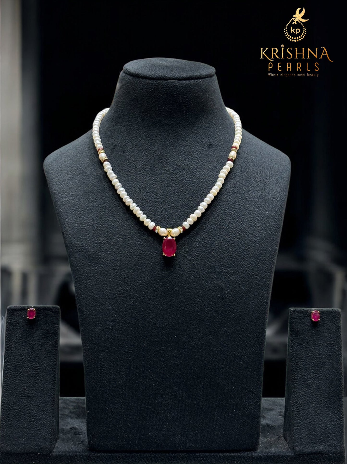 Beautiful Red Stone Studded Pendent With Pearls Necklace Set