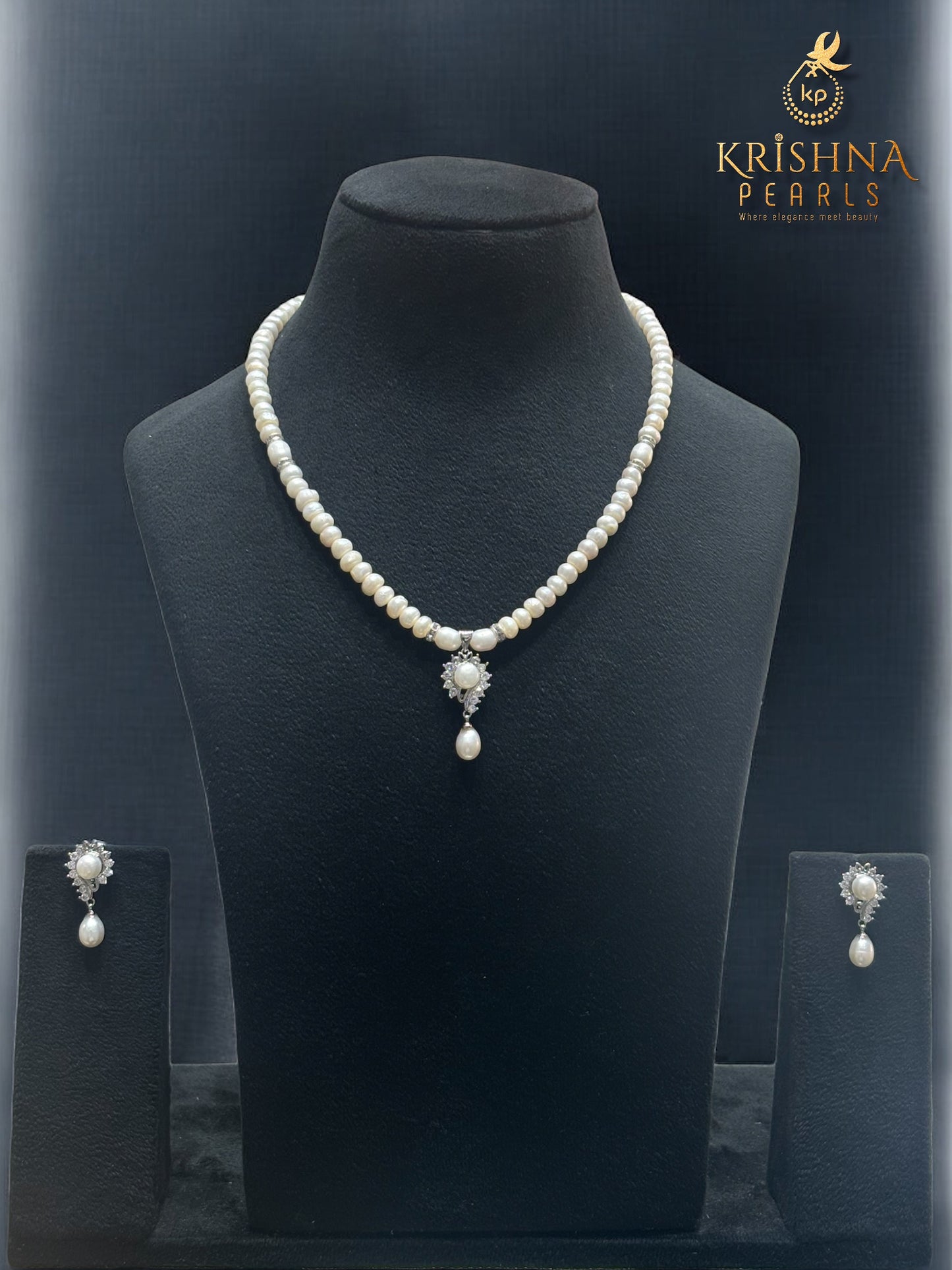 Cute Pendent With Pearls Necklace