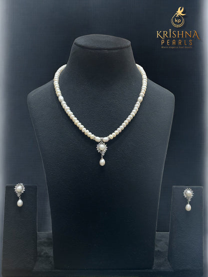Cute Pendent With Pearls Necklace