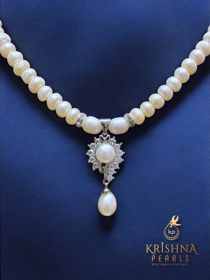 Cute Pendent With Pearls Necklace