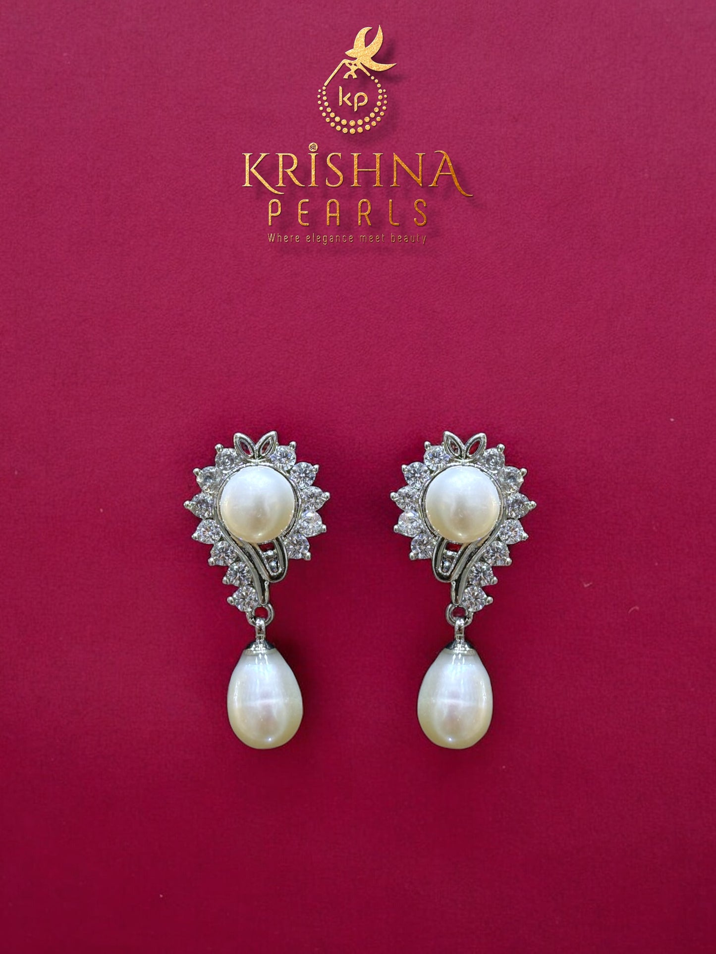Cute Pendent With Pearls Necklace