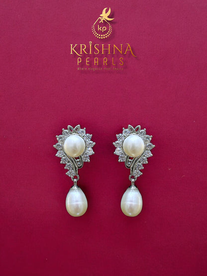 Cute Pendent With Pearls Necklace