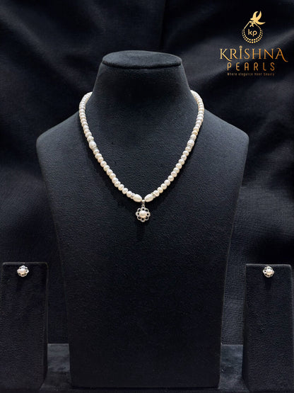 Cute Pearl Studded Necklace Set