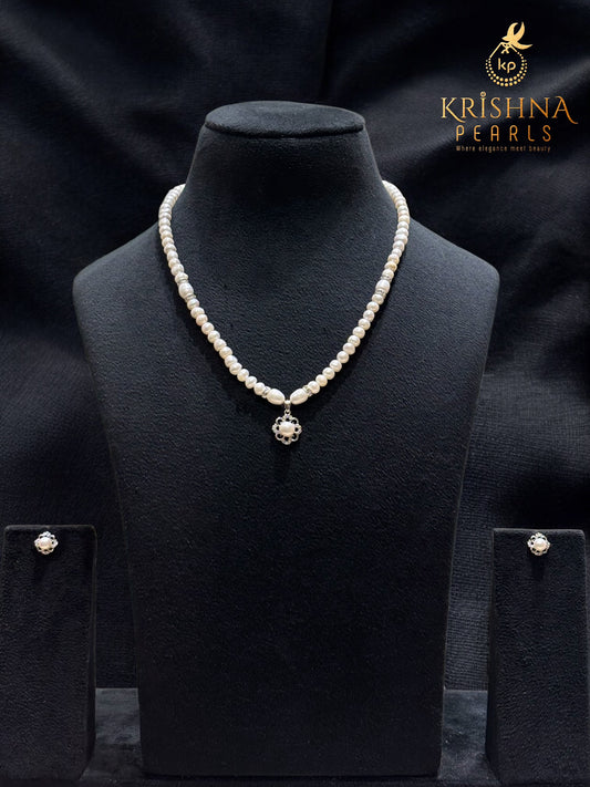 Cute Pearl Studded Necklace Set