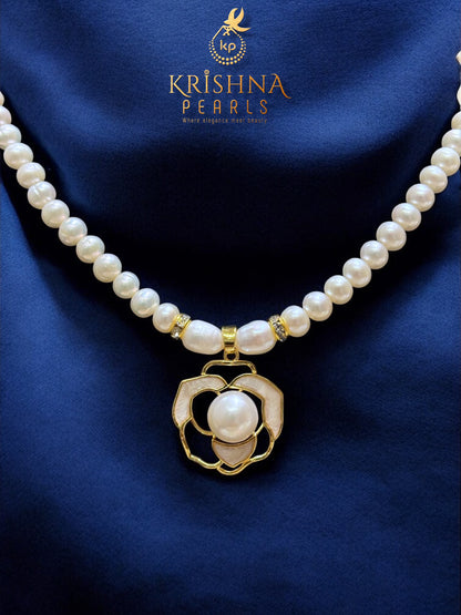 Single Layered Pendent Set With Adjustable Finger Ring