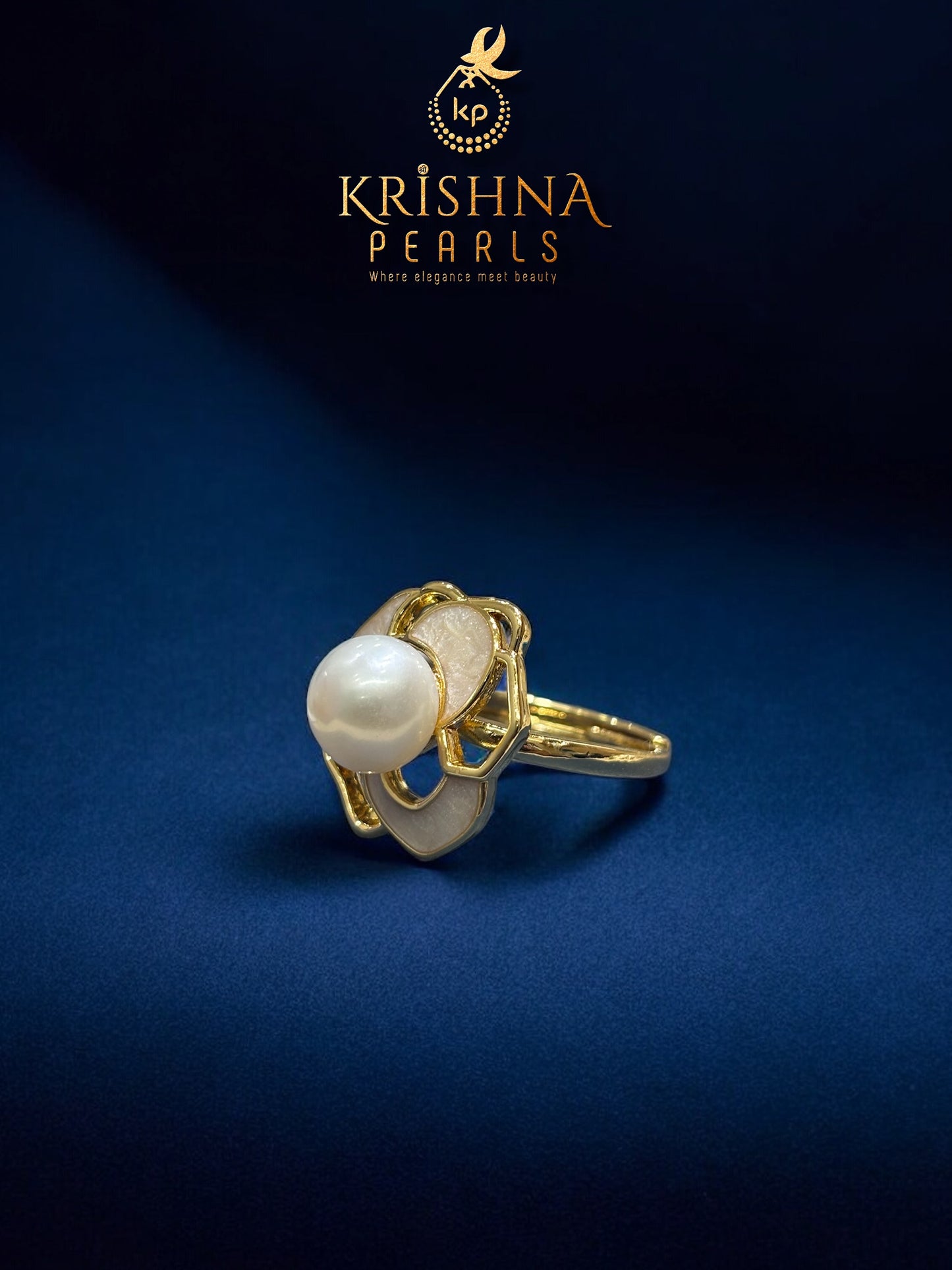 Single Layered Pendent Set With Adjustable Finger Ring