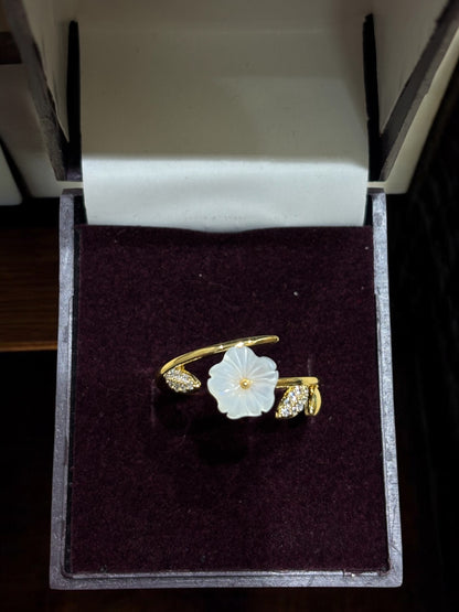 Adorable Floral Mother of Pearl Adjustable Ring