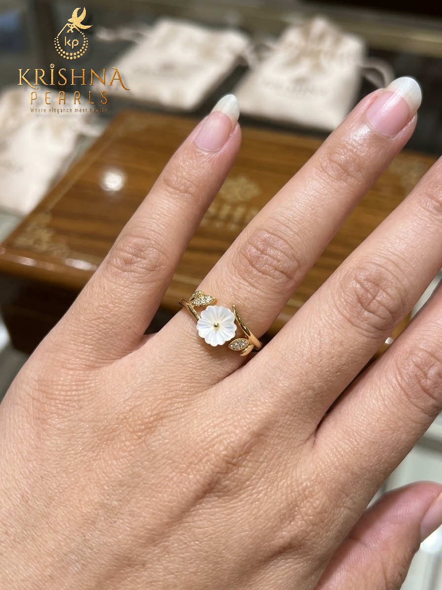 Adorable Floral Mother of Pearl Adjustable Ring