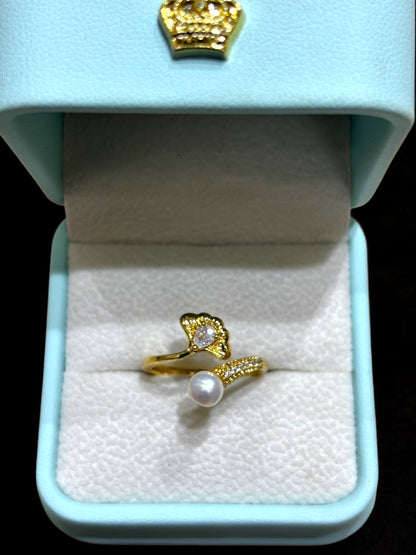 Cute Oyster Shaped Pearl Studded Finger Ring