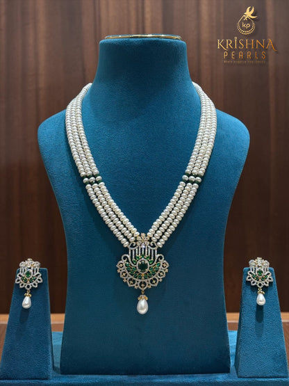 Adorable Peacock Pattern Emerald Three Row Pearls Necklace Set