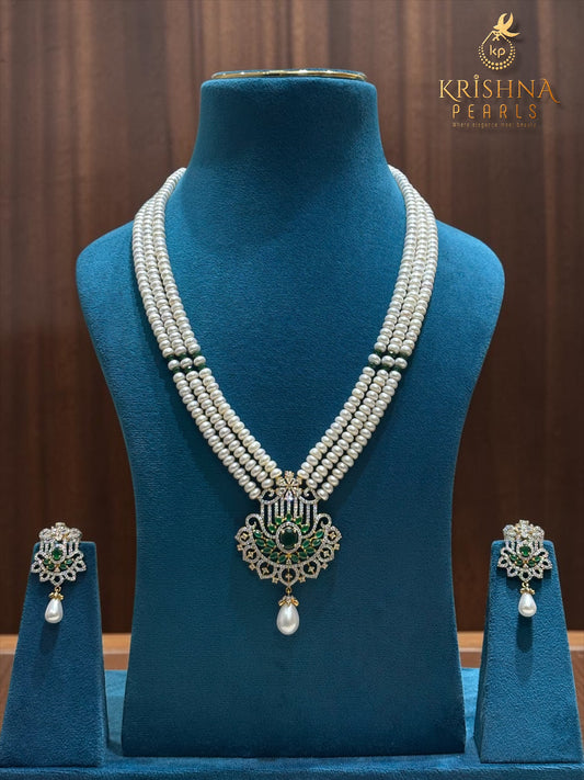Adorable Peacock Pattern Emerald Three Row Pearls Necklace Set