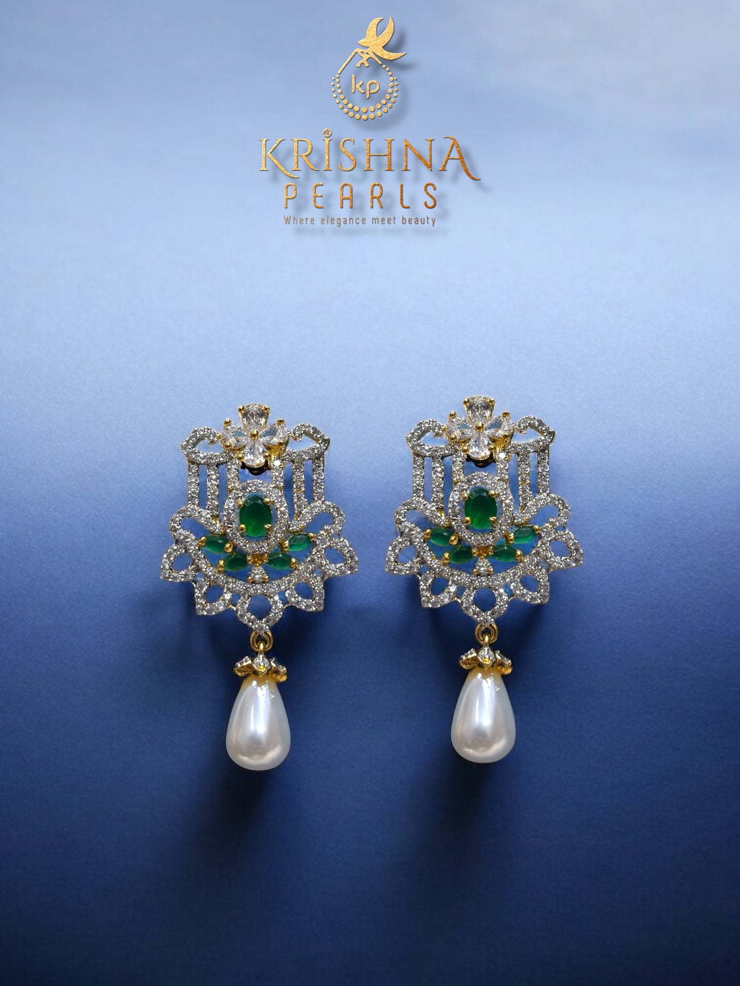 Adorable Peacock Pattern Emerald Three Row Pearls Necklace Set