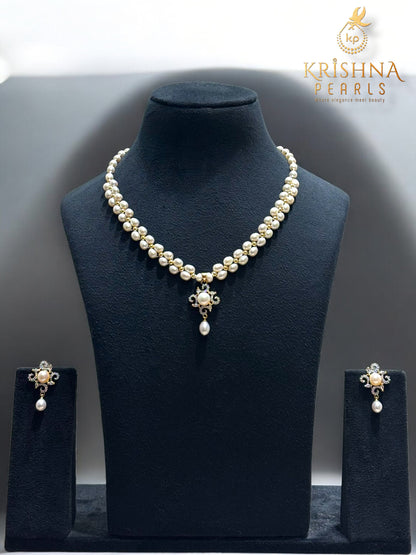 Cute Flora Pendent With Pearls Necklace Set