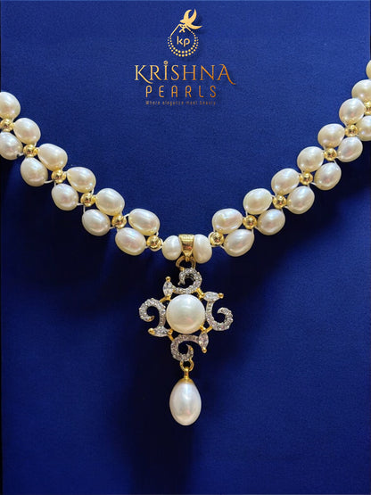 Cute Flora Pendent With Pearls Necklace Set