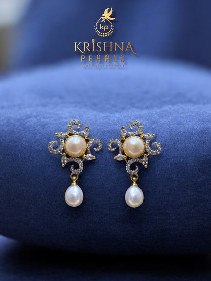 Cute Flora Pendent With Pearls Necklace Set