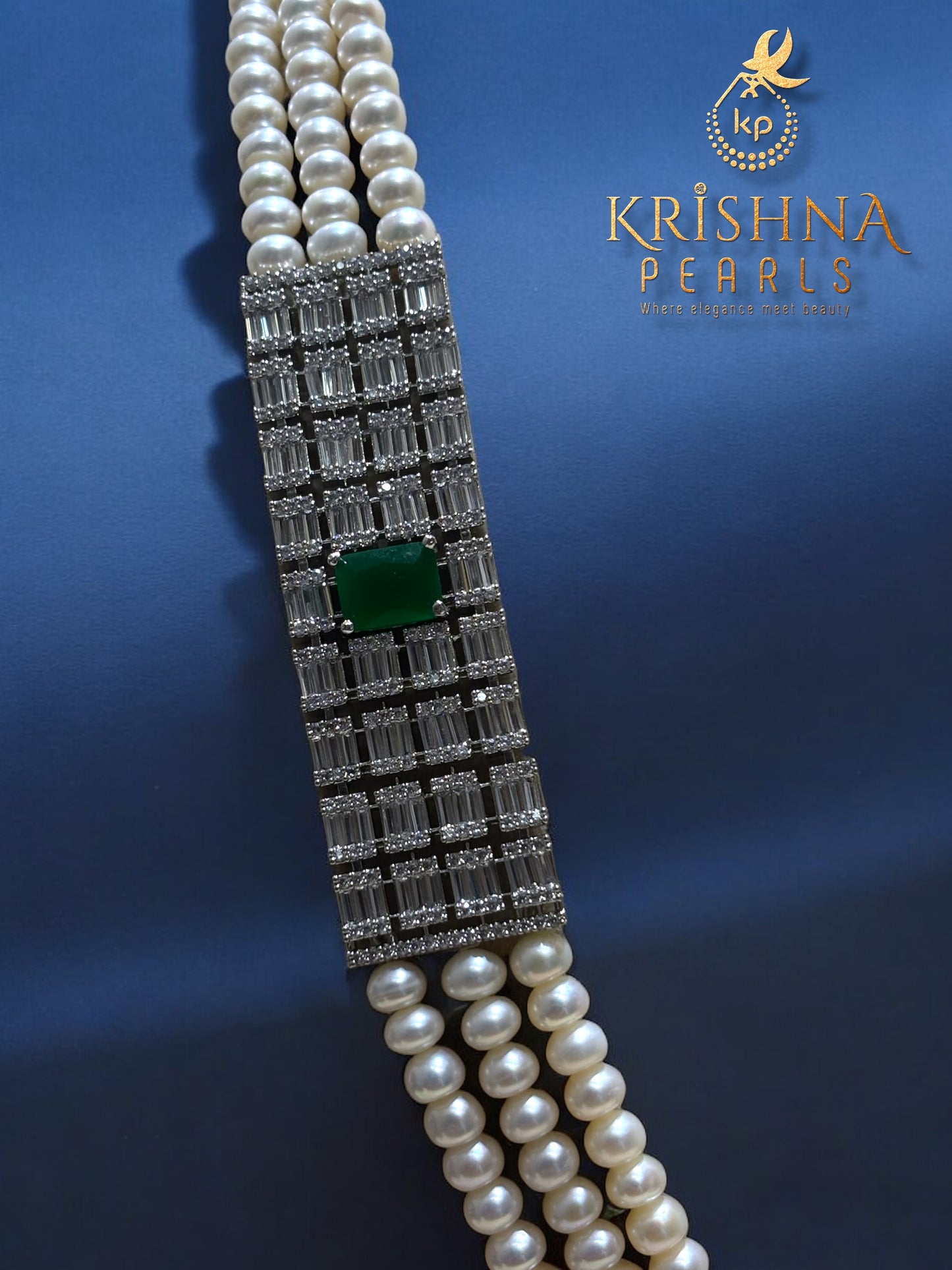 Mesmerising Diamond Emerald and Real Pearls Necklace
