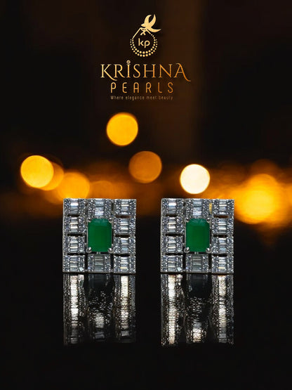Mesmerising Diamond Emerald and Real Pearls Necklace